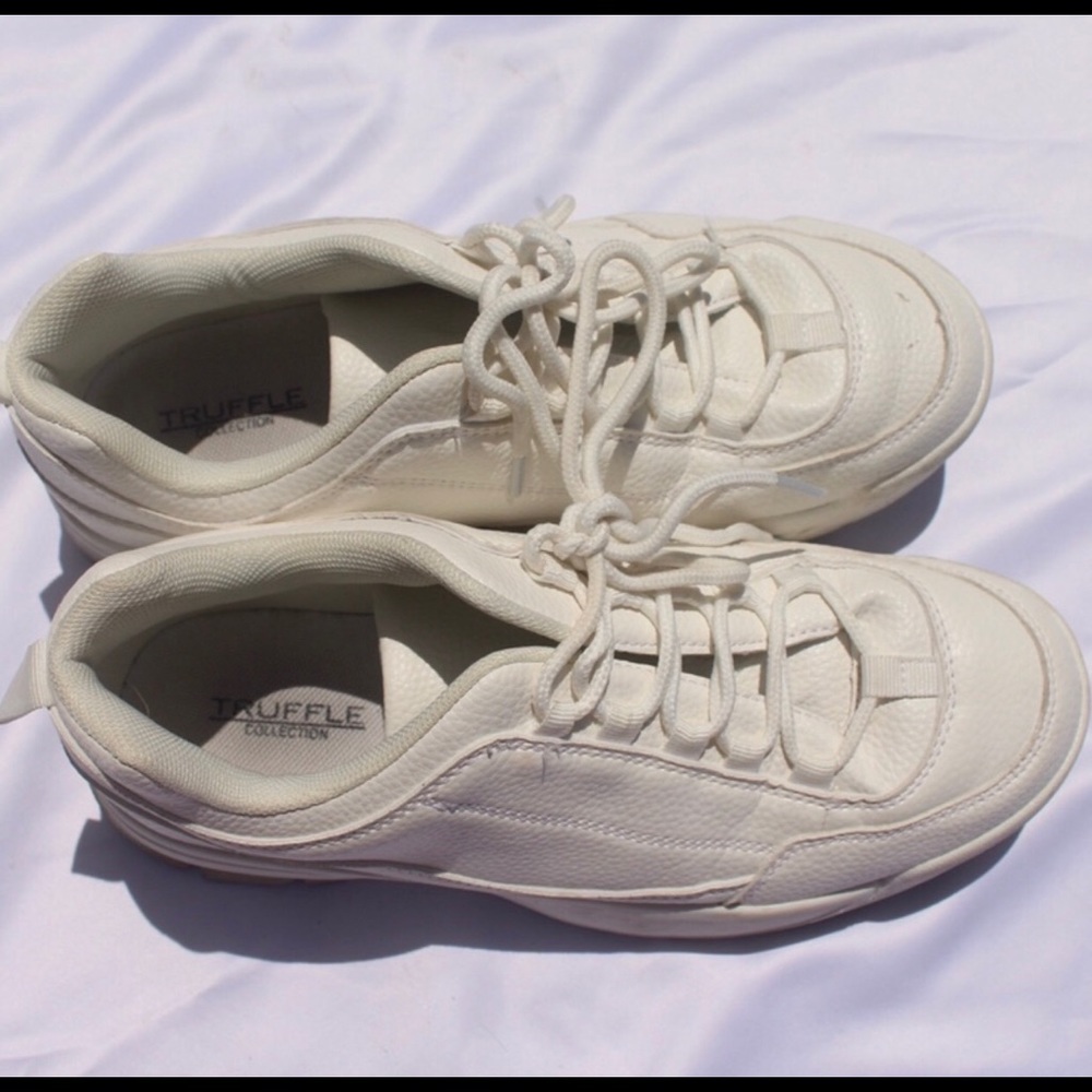 Cute white off brand chunky y2k inspired sneakers